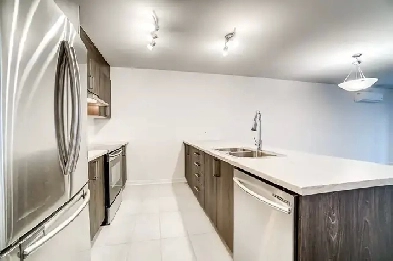 Chambre à louer  / Room for Rent Image# 1