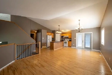 College Park Bi-Level with Mother in Law Suite Image# 19