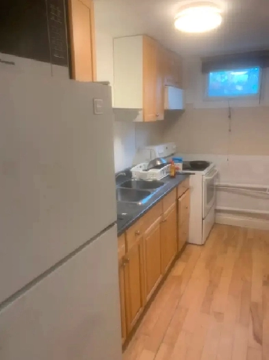 Moved in now 2 bed $1375 Richmond NO buses walk out ground Image# 1