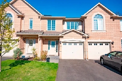A beautiful 3 bedroom townhouse for lease in Oakville Image# 1