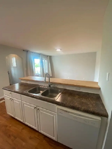 Upstairs Apartment for rent: 2 Bedroom, 1 Bathroom in a 3 plex Image# 1