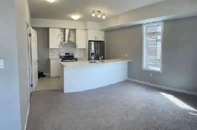 Corner townhome: 2 bed, 2.5 bath, 1 parking Image# 4