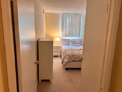 Furnished MASTER BEDROOM, 8th floor near Cooksville Go station Image# 1