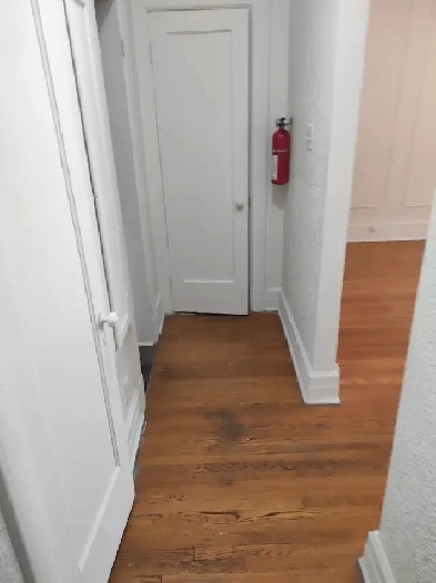 Bright Downtown Montreal 1-1/2 apartment close to Universities Image# 1