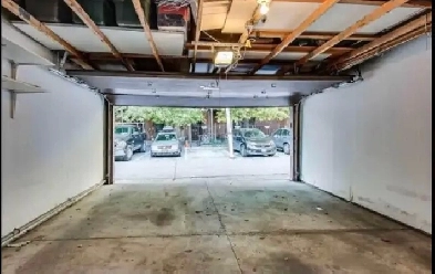 DOWNTOWN GARAGE PARKING Image# 1