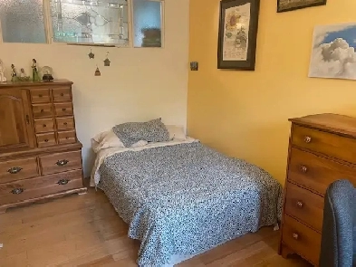 Furnished Room $850 - November 15 - Near Saint Paul University Image# 1