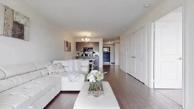 Gorgeous 1 Bed   Den  Parking, viewing CN tower   lake! Image# 1