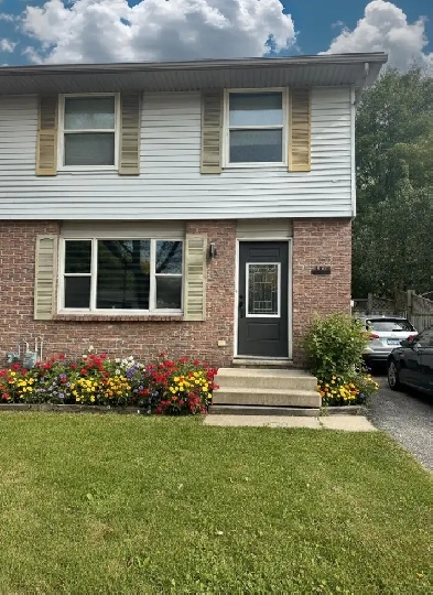 NORTH WEST HOME FOR RENT - FULLY UPDATED SEMI-DETACHED HOUSE Image# 1