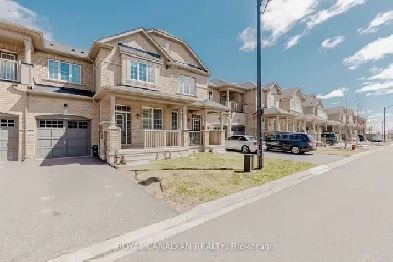 Stunning Spacious 3 Bedroom Townhome, 2037 SqFt. Image# 1