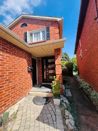 House for rent in Meadowvale Mississauga Image# 1