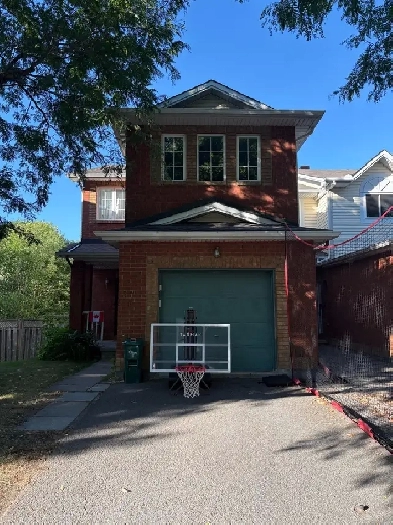 Bright End-Unit Townhouse for Rent in Kanata North Business Park Image# 1