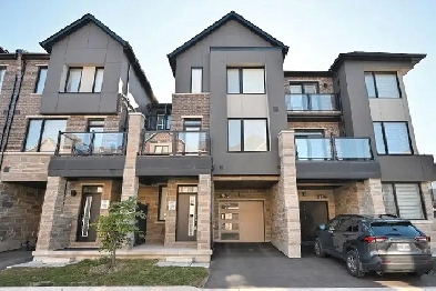 Modern 3-Bed Freehold Townhome | 2.5 Bath | Mississauga–Oakville Image# 10