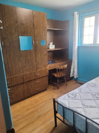 Looking for ladies to rent my available room Image# 1