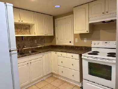 Newmarket Legal Walk out basement  for rent $1900 Image# 1