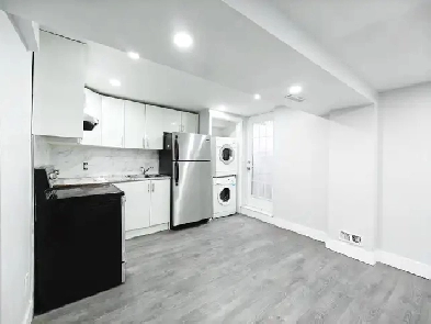 Room for rent near Square One Mississauga UTM Sheridan College Image# 1