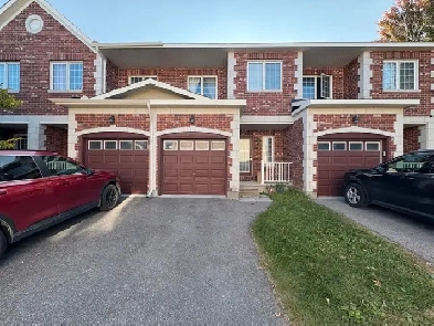 Townhome for rent in Barrhaven! Image# 1