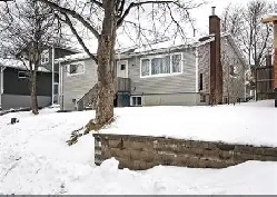 18A MacKenzie St - Spacious Two Bedroom Apt, Ground Level Entry Image# 1