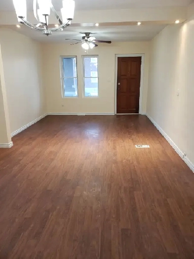 3 Bedrooms 2 Bathrooms for Rent Image# 1