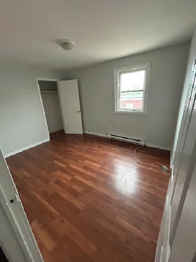 City center/ large 2 bedroom/laundry in unit Image# 1