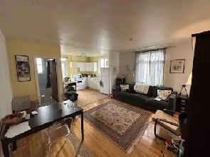 Perfect Location in Plateau right in Front of Park Laurier Image# 1