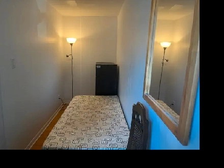 BRIGHT ROOM MAIN FL-50m TO PLAZA STEELES AND BATHURST NEAR BUS Image# 1