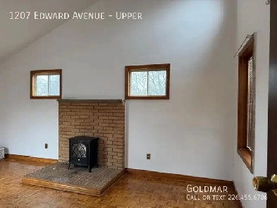 Amazing 4 Bedroom Riverside Area Upper Unit!! Image# 1