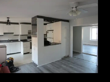 Superbe grand 5 1/2 sur 2 étage, Terrasse privée, Vieux-Port Image# 1