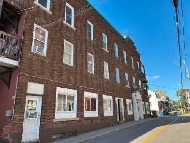 Beau très grand 4 1/2, Ste-Anne-de-Beaupré, Libre Image# 1