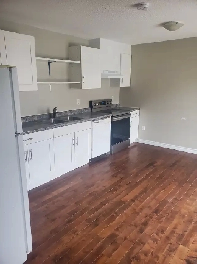 3 Bedroom/ 1 Bath Upper Unit Available for Rent in Barrie $2100 Image# 1