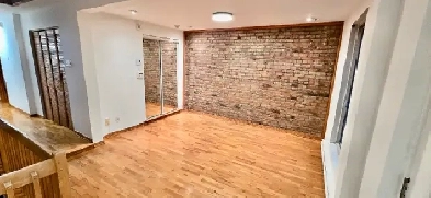 31/2 TOP - FLOOR MONTREAL DOWNTOWN 1370$/CALL: (438) 873 - 8708 Image# 1