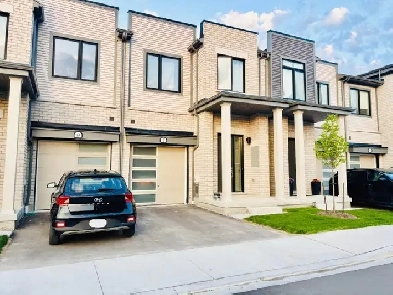 NEW 2 YR OLD Brooklin 2-Storey Town LIKE SEMI! Image# 15