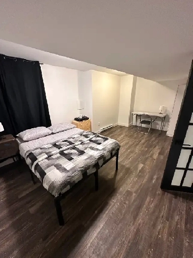 Grande chambre meublée à louer – Large Furnished Room for Rent Image# 1