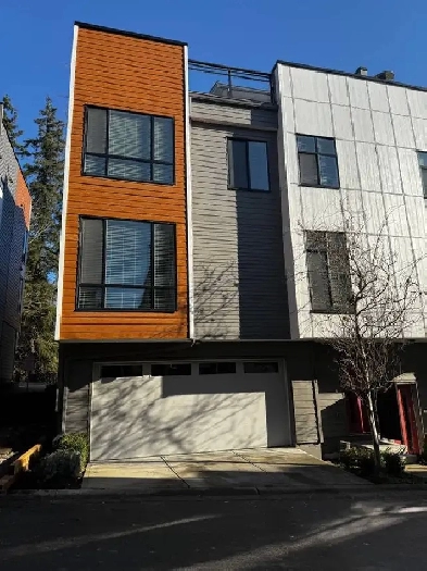 3 Bed Plus Den Townhouse with ROOFTOP DECK Image# 1