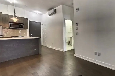 Condo 3 1/2 URBANIA  stat. int.   locker   6 électros métro Momo Image# 1