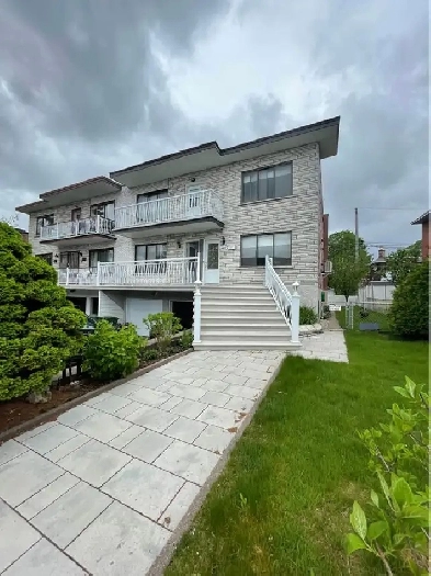 St Leonard Bachelor Image# 1