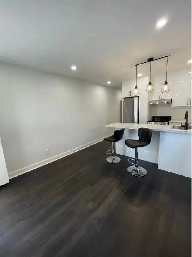 St Leonard Bachelor Image# 1