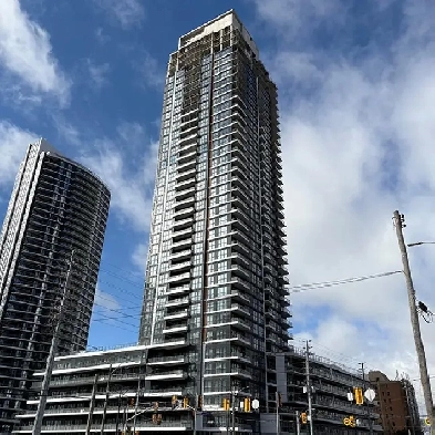 1 Den Brand new unit available in Mississauga Image# 1