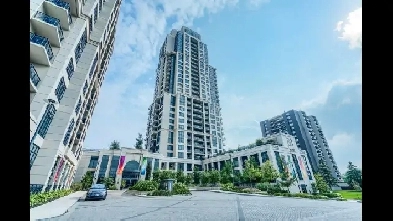 Beautiful 1 bed/1 bath   den condo, parking near Sherway Gdns Image# 1