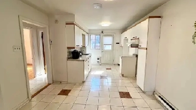 grand 4 1/2 renove beau  locataires de choix mois gratuits Image# 1