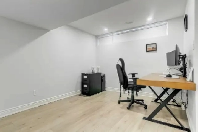 Gorgeous End Unit Townhouse for Rent Image# 1