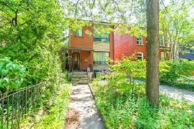 Beautiful 3BR Upper Unit In Harbord Village! Rooftop Deck! Image# 1