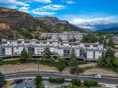 Spacious 2 Bed 2 Full Bath Condo at Centrepoint Complex for Rent Image# 8