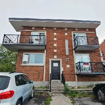 Grand 7 1/2 stationnement. 7 1/2 Apartment car parking. Ideal Image# 1