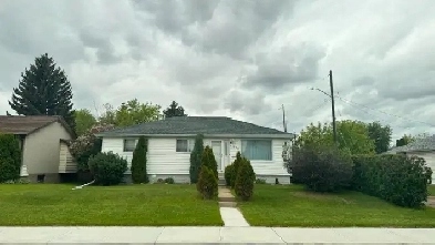 BUNGALOW FOR SALE IN KILLARNEY EDMONTON Image# 3