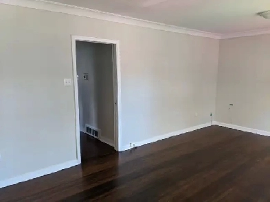 ALL INCLUSIVE 3 BDRM MAIN FLOOR AVAILABLE IMMEDIATELY Image# 1