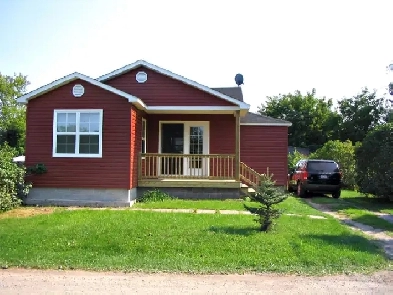 3 Bedroom Cottage for Rent off season Little House on the Parlee Image# 4