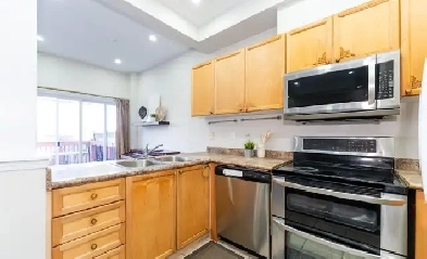 Upper Family Home in Brampton – 3 Parking Image# 1