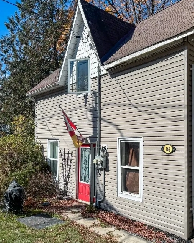 1 Bed 1 Den 1 Bath - 2-162 Main St, Huntsville available Nov 1 Image# 5