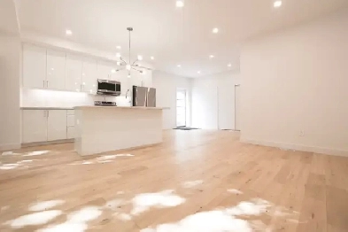 Immed, Nov, or Dec - Brand-New Townhome, 10ft Ceilings, Central! Image# 1