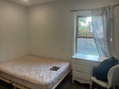 Private room with ensuite bathroom near Wilson Station Image# 1